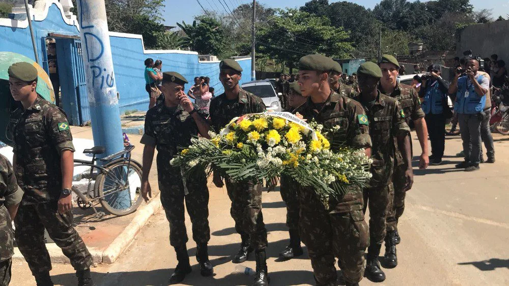Morre o 3° militar do Exército baleado em operação no RJ