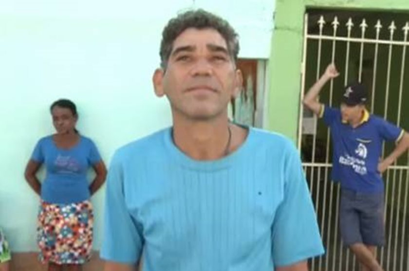 Homem reaparece em casa após ser dado como morto, velado e enterrado