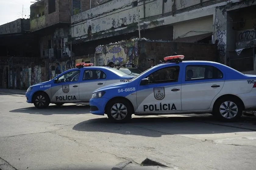 Mulher baleada por PM no RJ tem morte cerebral
