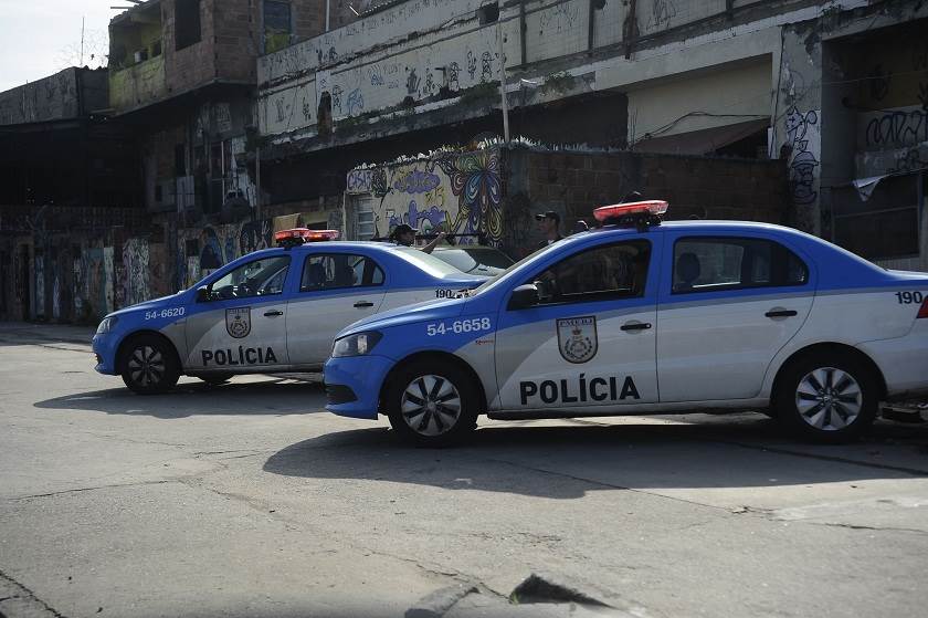 Mulher baleada por PM no RJ tem morte cerebral