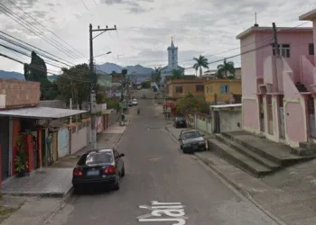 Pai tenta defender o filho e acaba morto, no RJ; jovem também foi executado