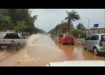 Forte chuva causa estragos e complica trânsito em várias regiões do DF