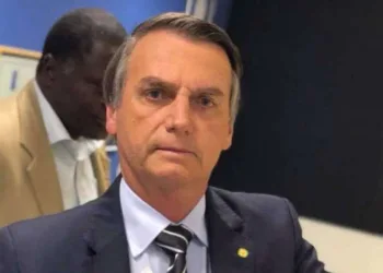 Bolsonaro lidera pesquisa Ibope com 22%