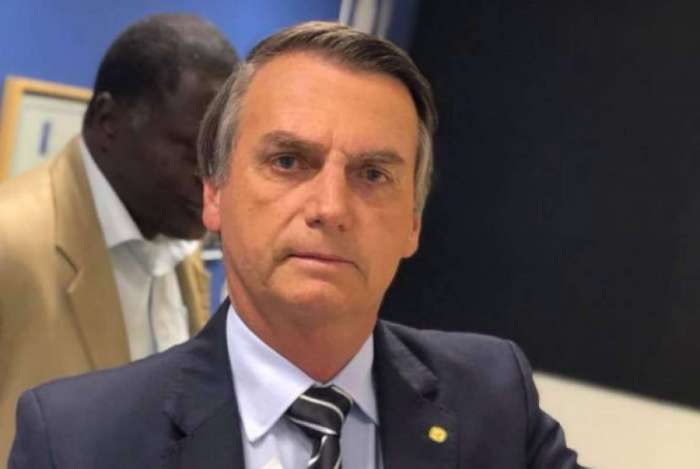 Bolsonaro lidera pesquisa Ibope com 22%