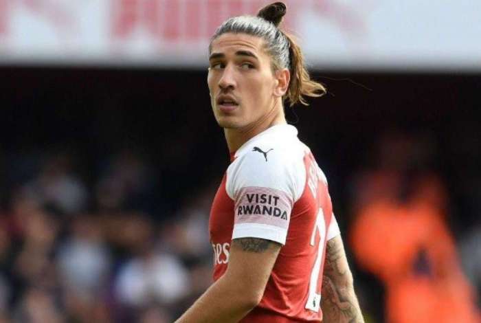 Jogador é vítima de homofobia na Internet por parte de torcedores: ‘Lésbica’