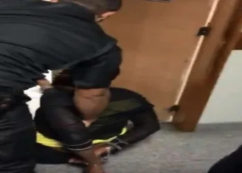 Advogada negra é algemada ao pedir para rever processo em fórum do RJ!!