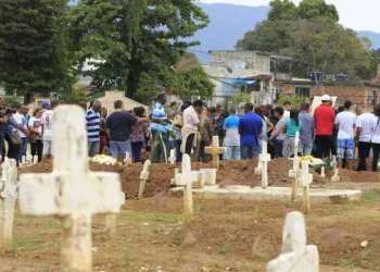Idosa e netos atropelados  são enterrados neste sábado