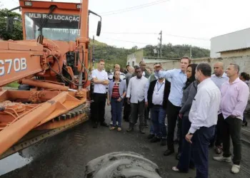 Crivella inspeciona obras de infraestrutura em Guaratiba