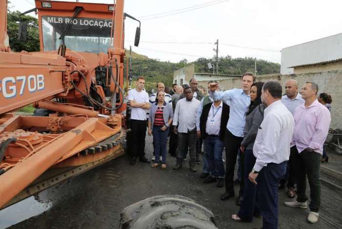 Crivella inspeciona obras de infraestrutura em Guaratiba