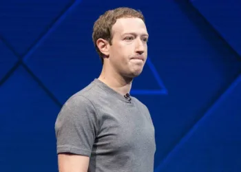 Hacker diz que vai deletar página de Zuckerberg e transmitir tudo ao vivo