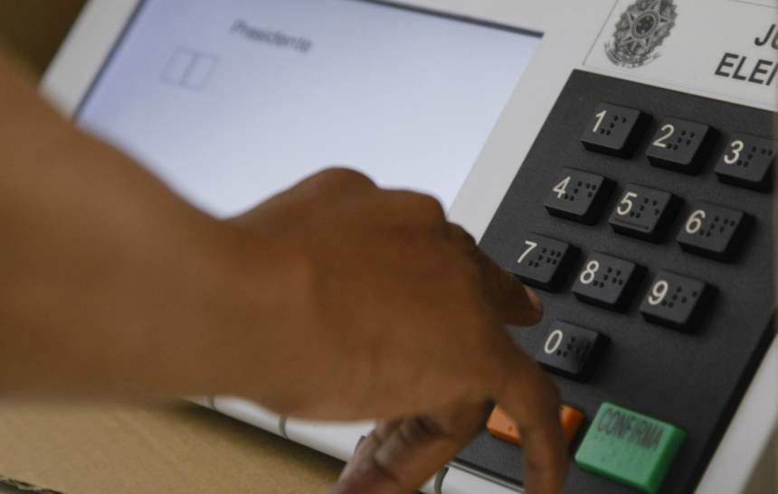 TSE multa empresário que impulsionou propaganda eleitoral no Facebook