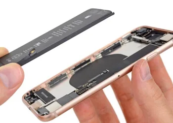 Trocar a bateria do iPhone vai ficar mais caro em 2019; veja os novos preços