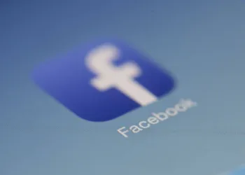 Facebook remove 42 perfis e 11 páginas por propaganda política velada