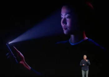 Um dos recursos mais populares do iPhone X pode chegar aos Androids baratinhos