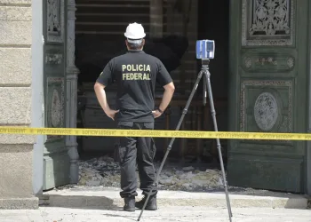 Perícia da Polícia Federal no Museu Nacional deve terminar no domingo