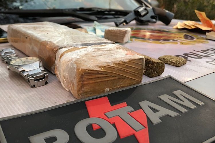 Três pessoas são presas por tráfico de drogas em Ceilândia