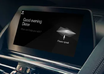 Hey BMW: assistente da marca controlado por voz vai falar português