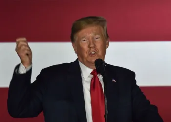 Governo Trump encontrou rebeldes venezuelanos para discutir golpe, diz NYT