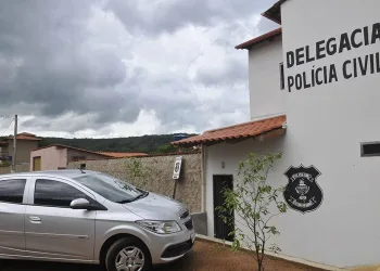 Motoristas encontram homem e jumento  mortos atropelados em rodovia goiana