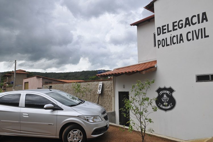 Motoristas encontram homem e jumento  mortos atropelados em rodovia goiana