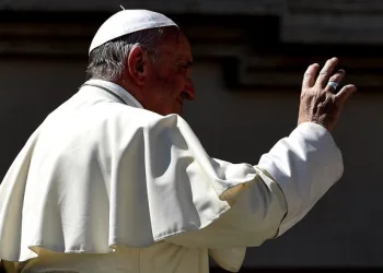 Vaticano prepara 'esclarecimentos' a acusações contra Papa Francisco