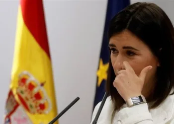 Ministra espanhola da Saúde renuncia após escândalo