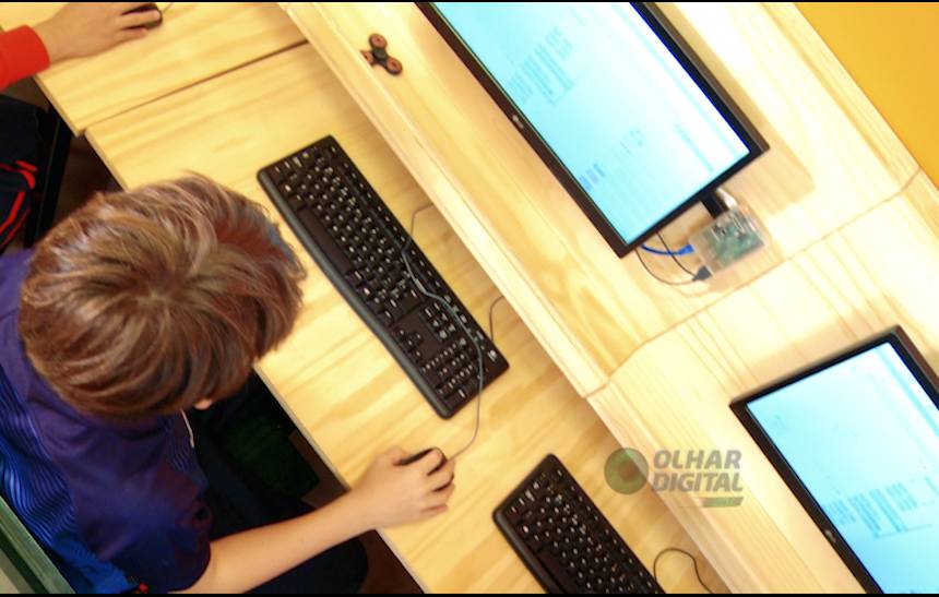 Como as gigantes de tecnologia lidam com os dados de crianças