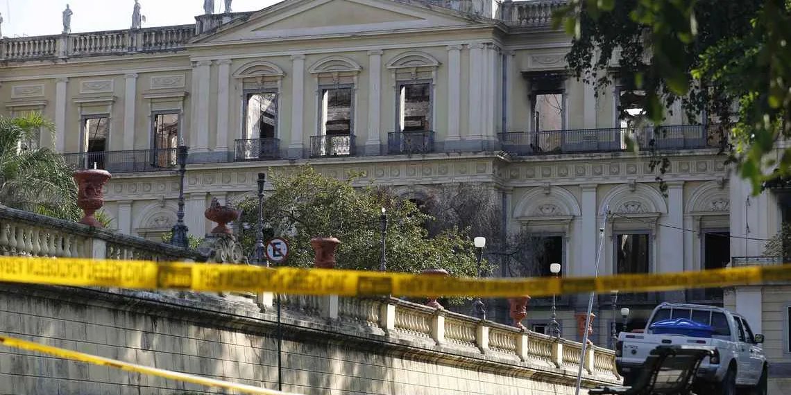 UFRJ inicia cobertura do telhado do Museu Nacional