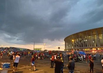 Sem filas, entrada de Flamengo e Vasco segue tranquila