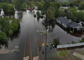 Sobe para 15 número de mortes decorrentes de tempestade Florence, nos EUA