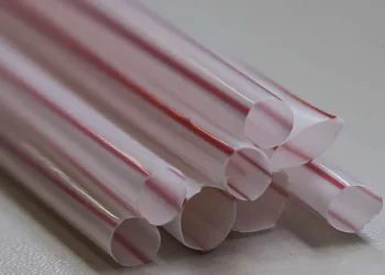 Rio começa a multar comerciantes por uso de canudo de plástico