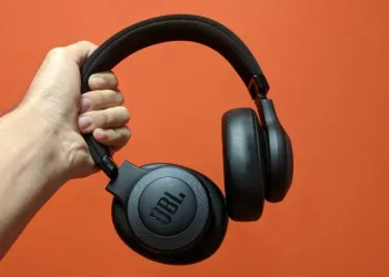 Review: JBL E65 é bom? Testamos o headphone com cancelamento de ruído