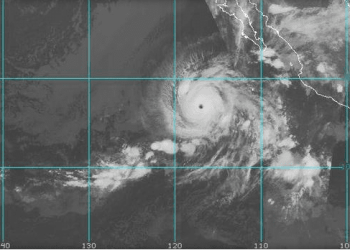 Furacão Rosa chega à categoria quatro ao largo da costa mexicana