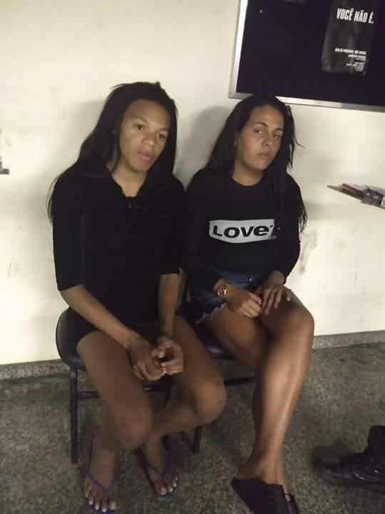 ELAS ESTAVAM ROUBANDO E A CASA CAIU….