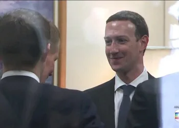 Mark Zuckerberg, CEO do Facebook, testemunha diante do Congresso dos EUA pela 1ª vez