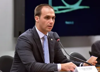 Eduardo Bolsonaro: mulher de direita é mais bonita que a da esquerda