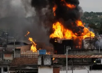 Incêndio em depósito de combustível deixa um ferido no RJ