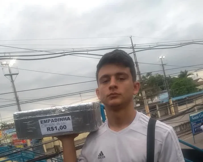 ALGUEM PODE AJUDAR ESSE JOVEM? LINDA HISTÓRIA…