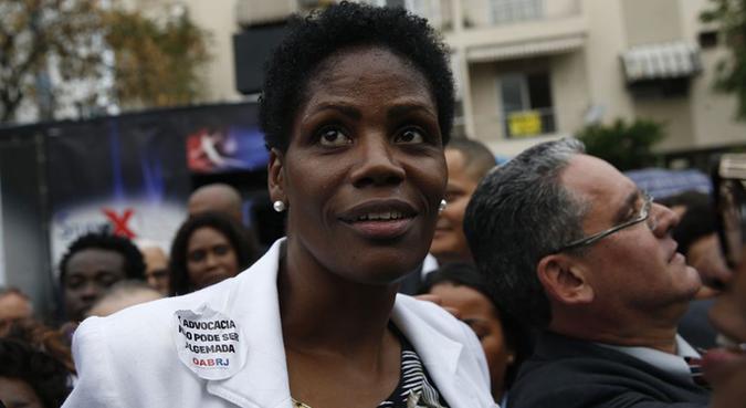 A advogada Valéria Lúcia dos Santos, que foi algemada e presa durante audiência no Fórum de Duque de Caxias -(foto: Fernando Frazăo/Agência Brasil )