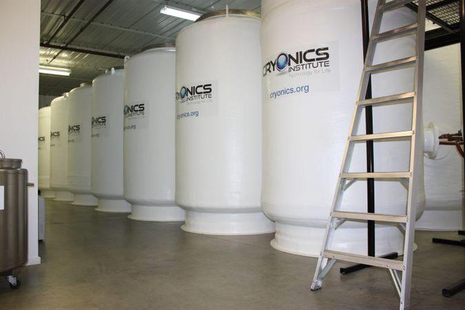 Clínica de criogenia nos Estados Unidos: corpos săo mantidos a -196°C na expectativa de um dia serem ressuscitados(foto: Institute Cryonics/Divulgaçăo )