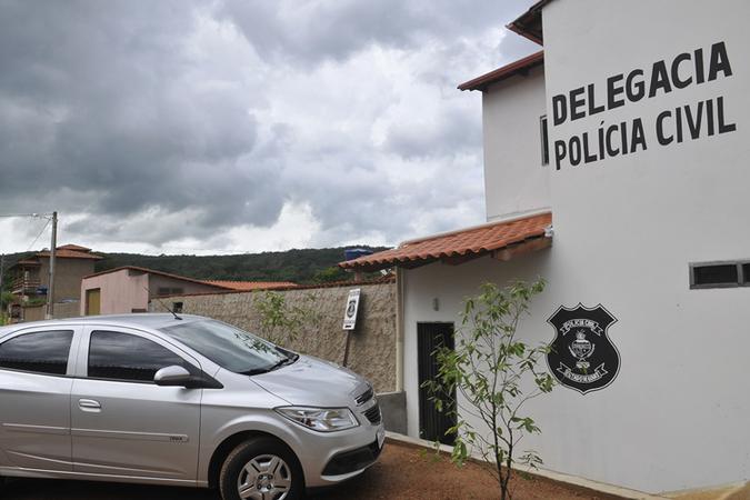 Um casal esteve na delegacia e assumiu ter atropelado o homem e o animal(foto: Minervino Junior/CB/D.A Press)