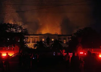 Peritos já sabem onde começou o fogo no Museu Nacional