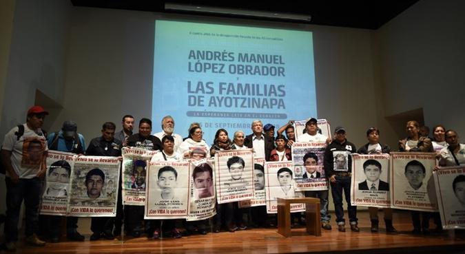 Segundo a hipótese oficial, os jovens estavam pegando ônibus para irem participar de mobilizaçőes políticas quando foram parados pela polícia local(foto: AFP)