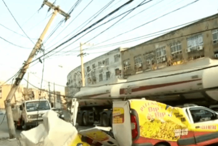 Duas pessoas morrem e outras cinco ficam feridas em acidente no RJ!!