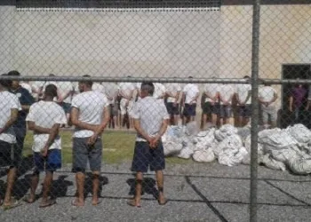 PRESOS SÃO ESTUPRADOS EM CADEIA NO RJ!!