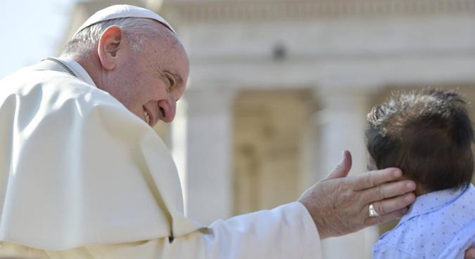 Há meses, o papa Francisco enfrenta uma crise sem precedentes pelas contínuas revelaçőes de escândalos de abusos sexuais em vários países(foto: Divulgaçăo/Twitter )