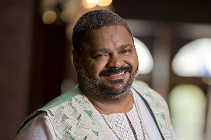 Arlindo Cruz visita a praia pela primeira vez após sofrer AVC