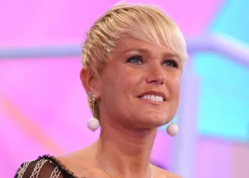 XUXA CRIA MAIOR BARRACO EM REDE SOCIAL!! ENTENDA..