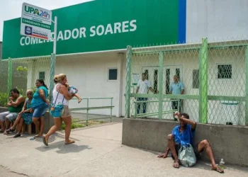 DIRETORA DE UPA NO RJ É DEMITIDA POR FAZER UNHAS