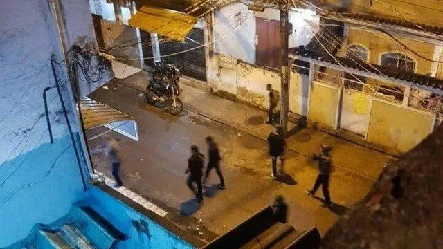 GUERRA ENTRE TRAFICANTES ASSUSTAM MORADORES DE COMUNIDADE NA ZONA OESTE!!